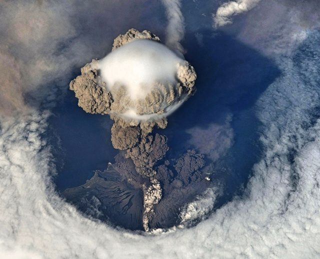 カムチャッカ半島噴火噴煙